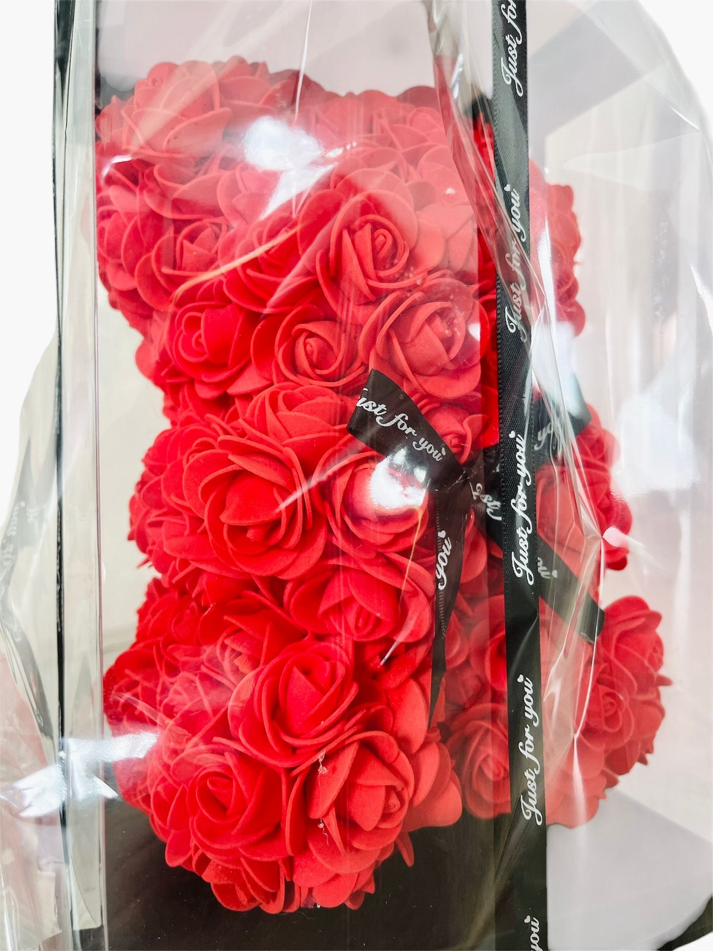 teddybeer van rode kunstrozen- geschenkdoos - 25 cm