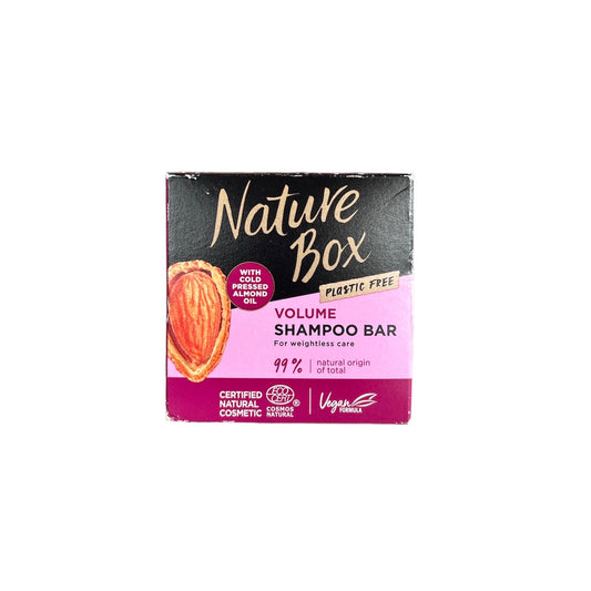 "Nature Box Volume Shampoo Bar met koudgeperste amandelolie: een milieuvriendelijke shampoo bar voor gewichtloze verzorging en meer volume. Verrijkt met natuurlijke ingrediënten voor sterker en gehydrateerd haar."