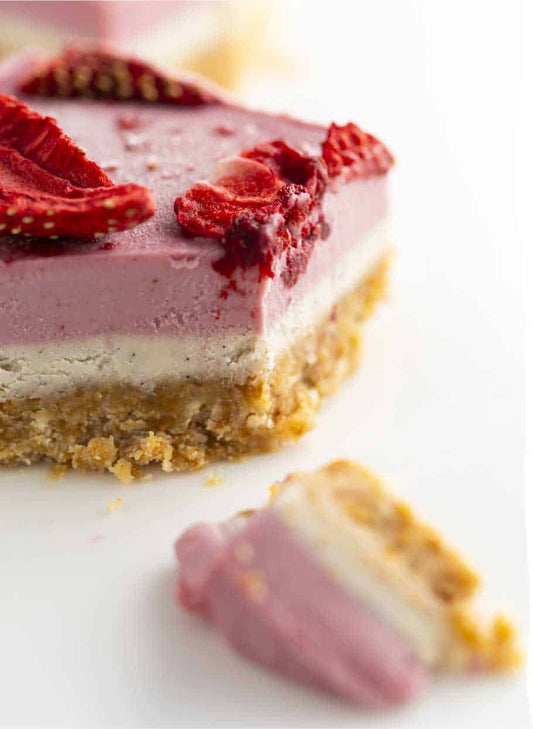 Glutenvrij en Vegan Vanille & Aardbei Raw Cake – Romig, Fris en 100% Natuurlijk - 65 gram