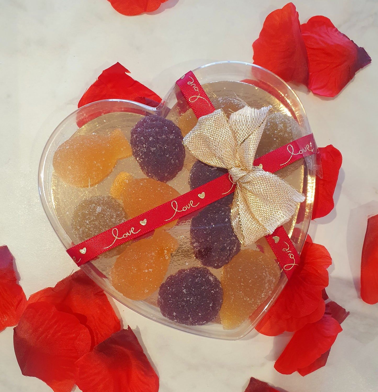 Valentijn brievenbus kado | Hartverpakking gevuld met 12 vruchten snoepgoed | 150 gram